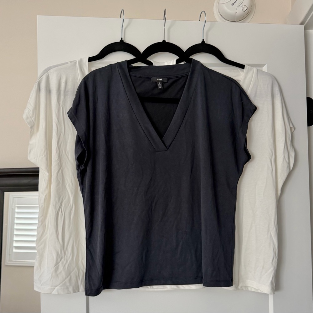 Lot of 3 Mavi V-Neck Short Sleeve Tees in White (2) and Navy (1)